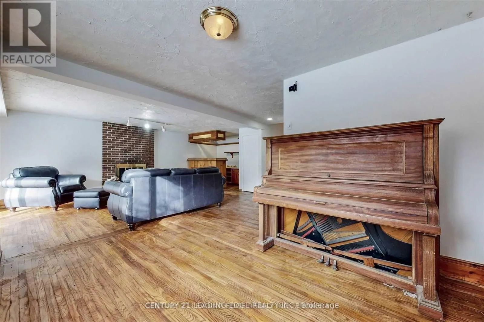 6 JEREMY DRIVE