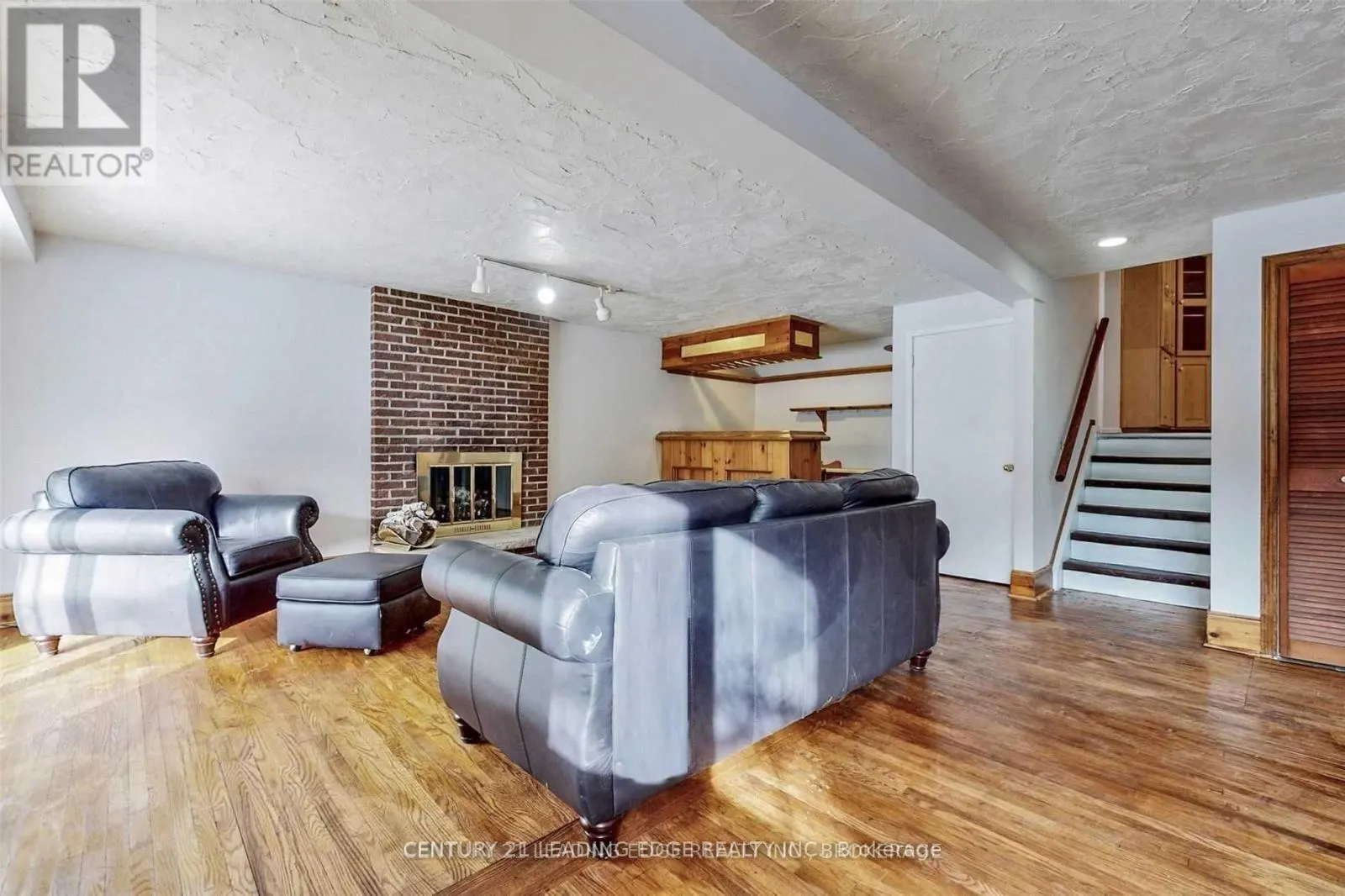 6 JEREMY DRIVE