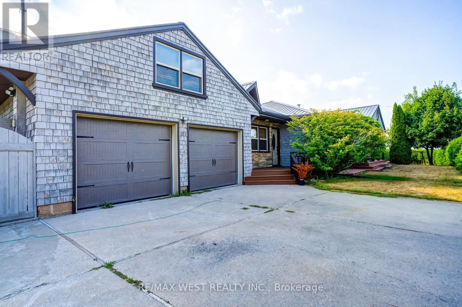 523 LAKE DRIVE E