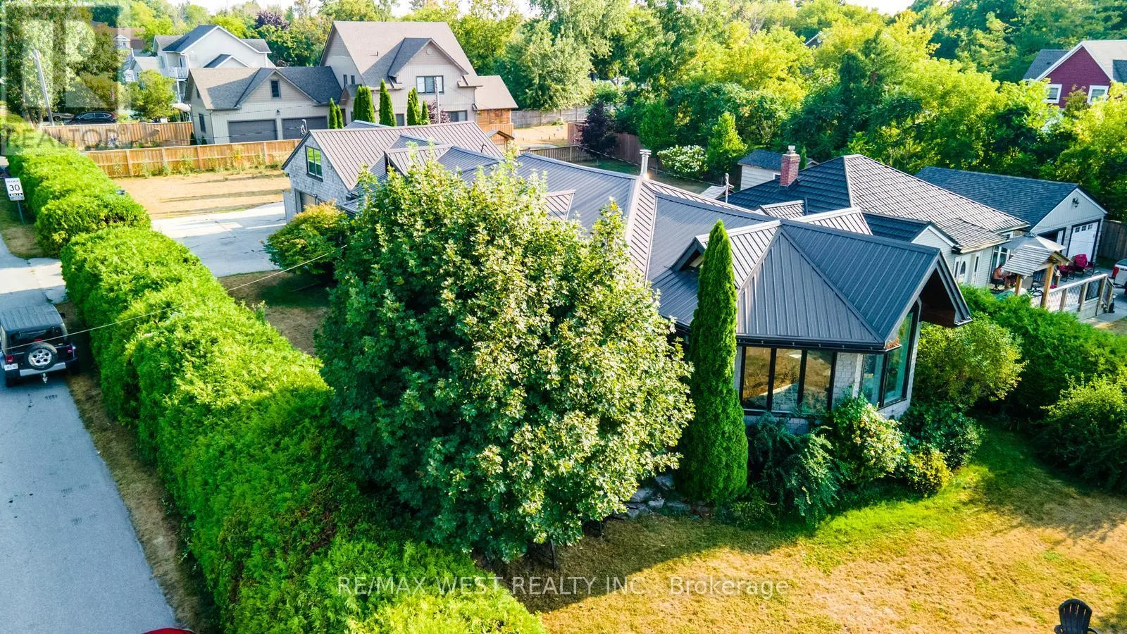523 LAKE DRIVE E