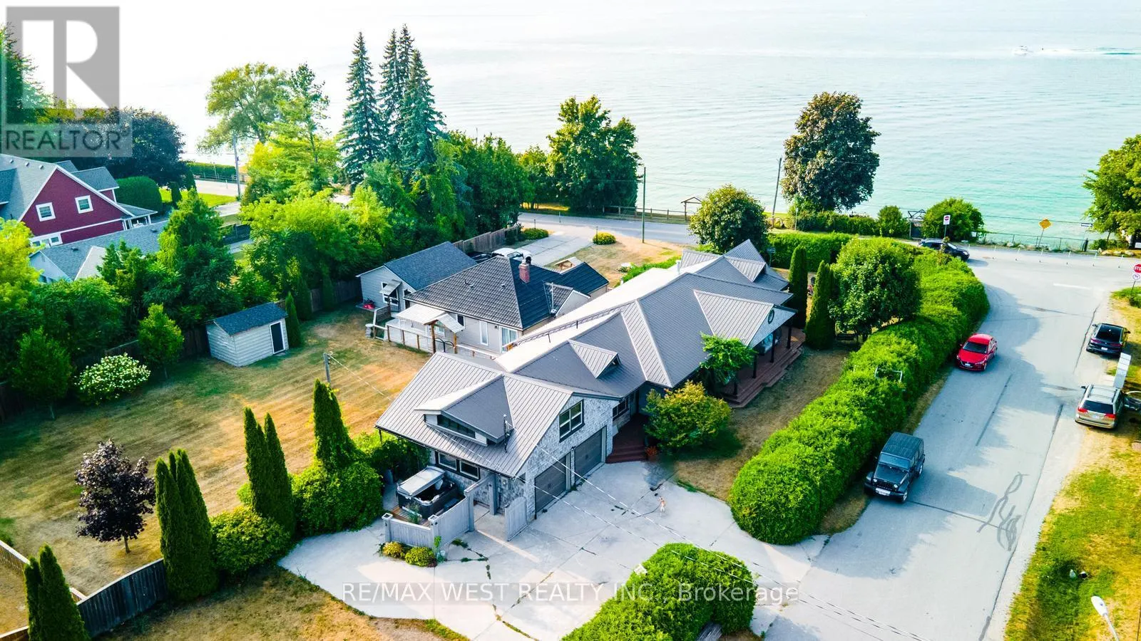 523 LAKE DRIVE E