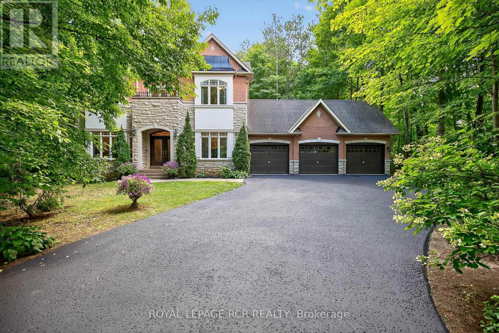 45 LAKE WOODS DRIVE