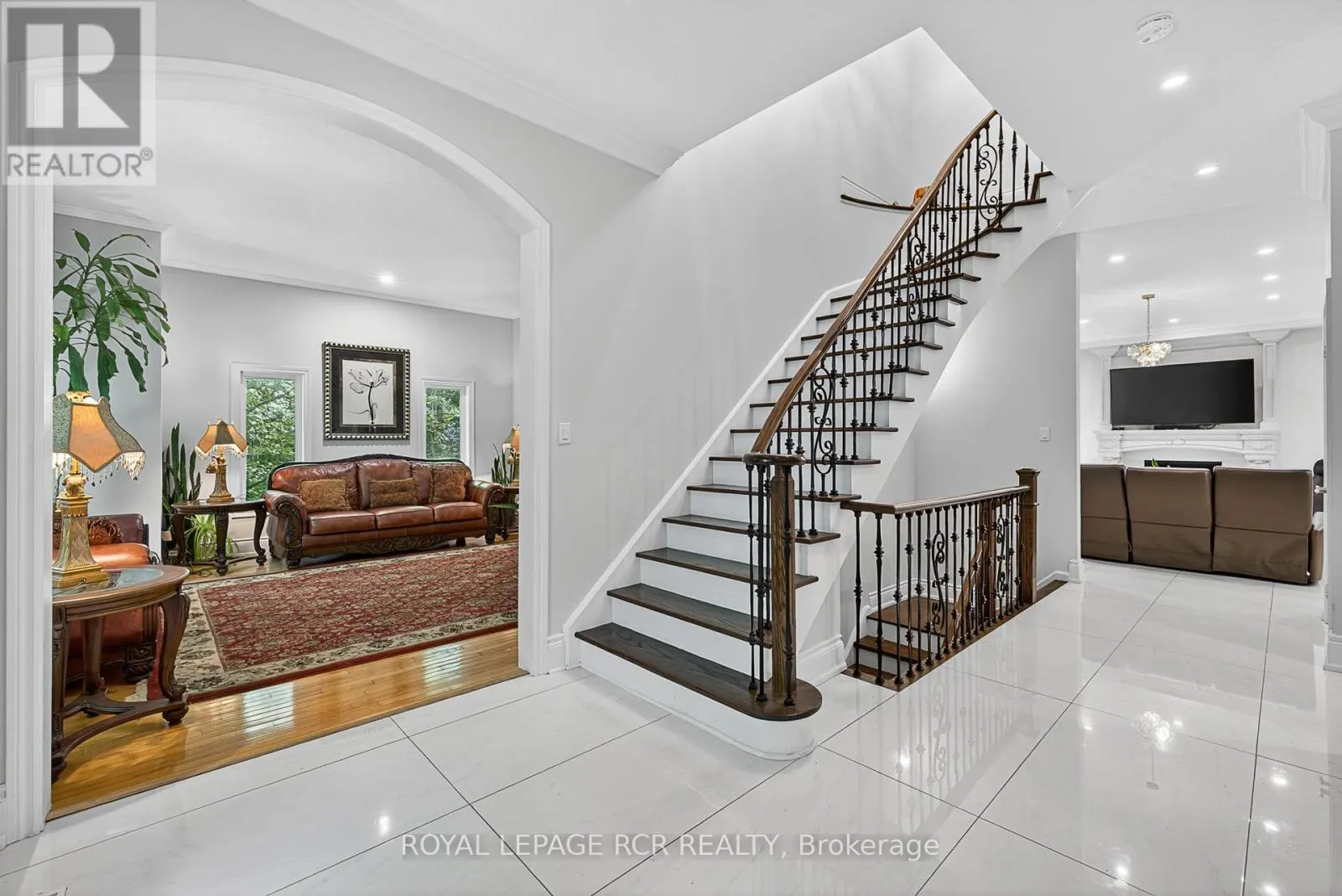 45 LAKE WOODS DRIVE