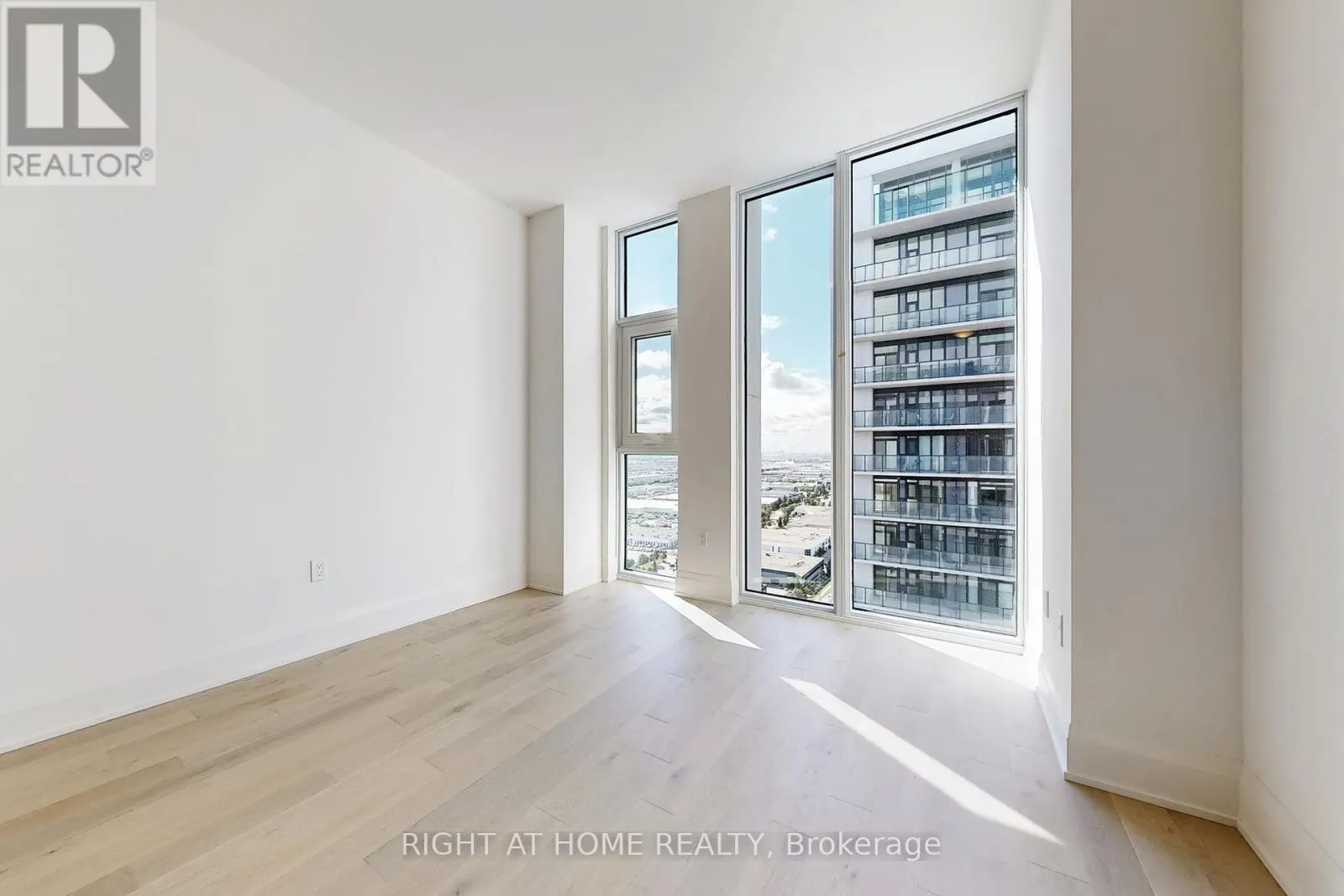 LPH106 - 8960 JANE STREET