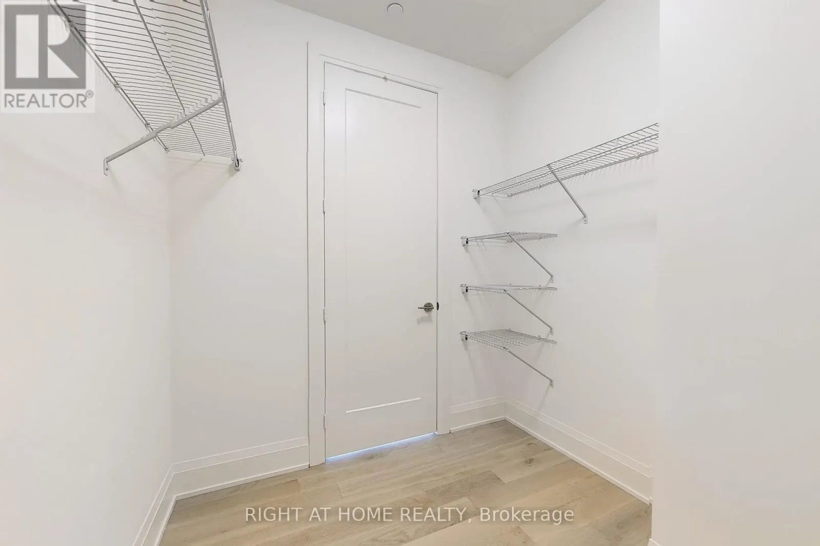 LPH106 - 8960 JANE STREET