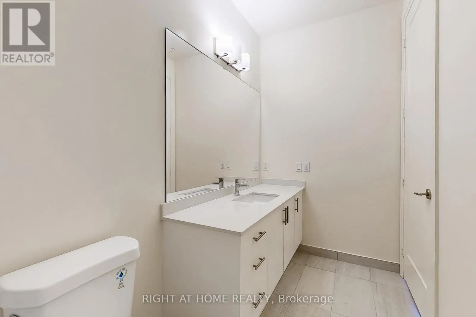 LPH106 - 8960 JANE STREET