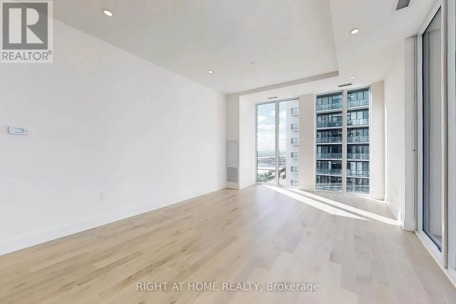 LPH106 - 8960 JANE STREET