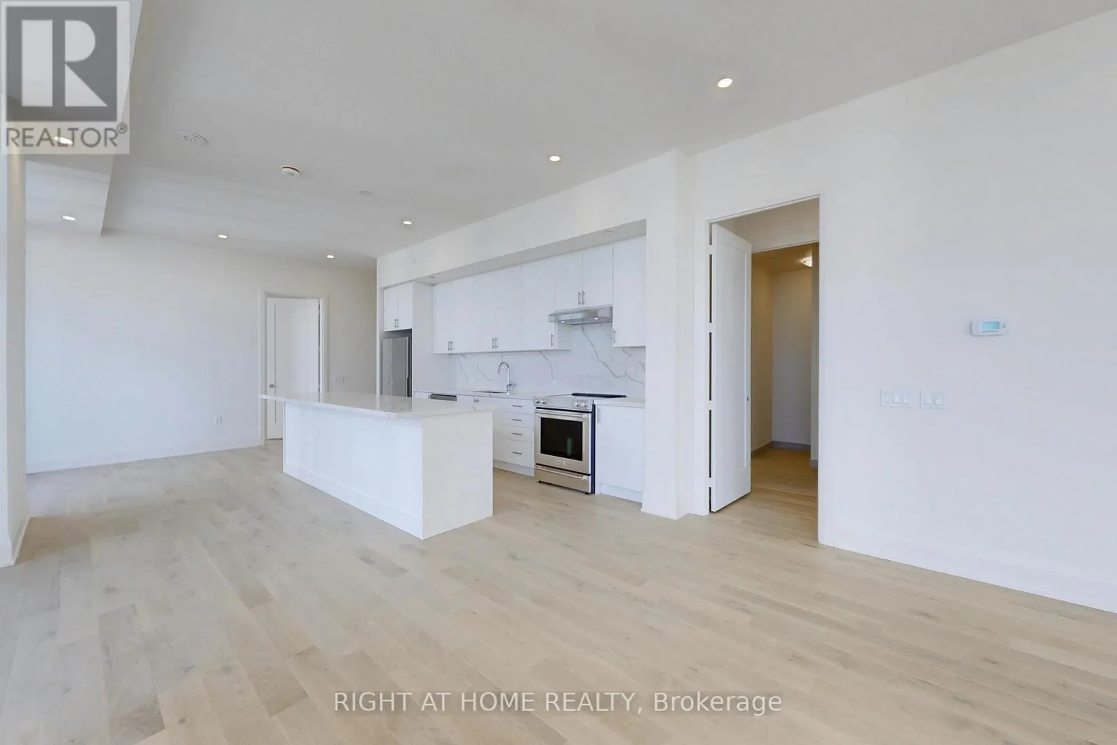 LPH106 - 8960 JANE STREET