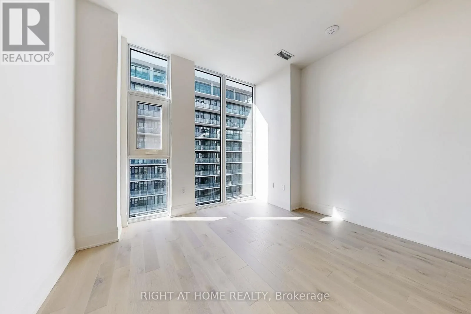 LPH106 - 8960 JANE STREET
