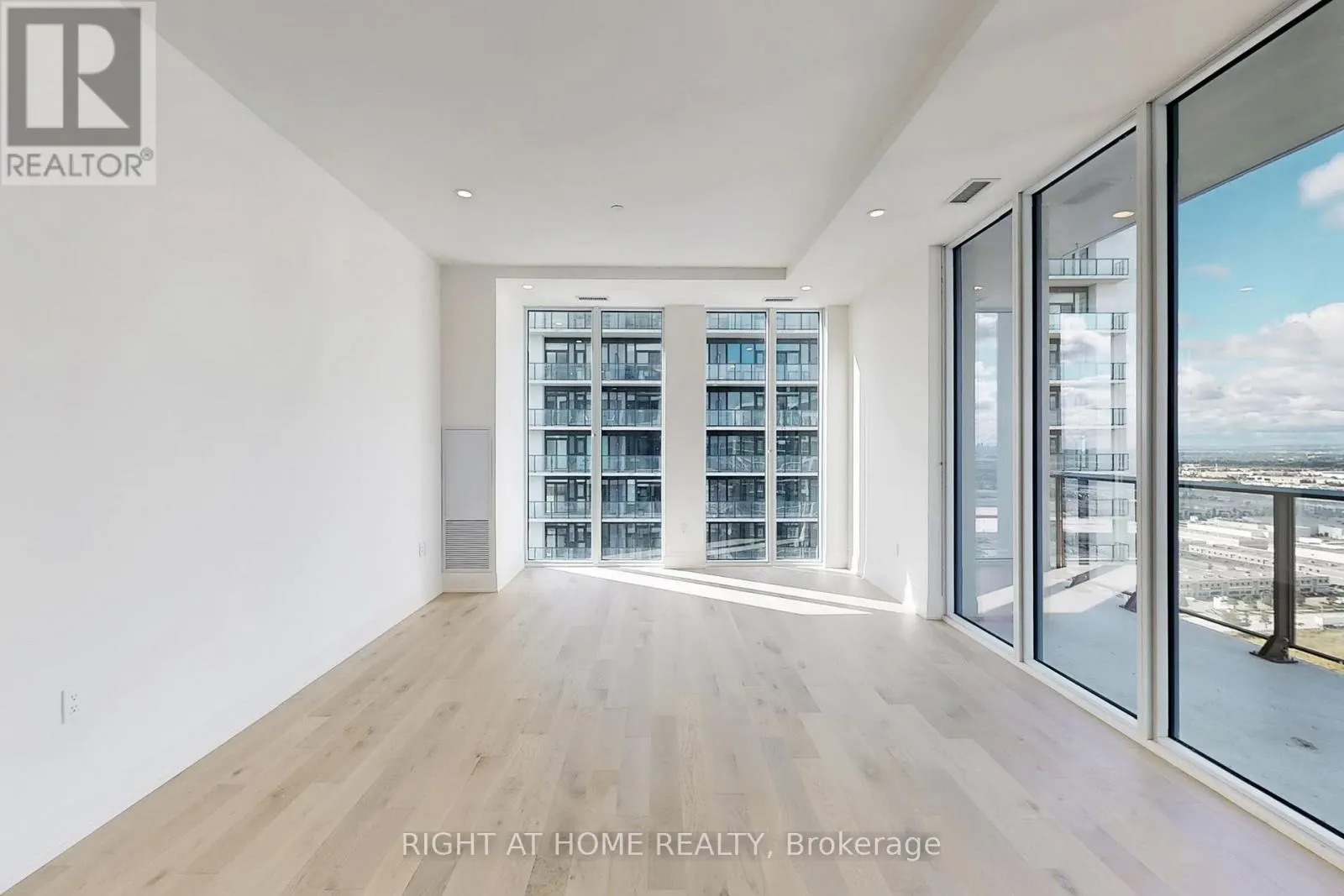 LPH106 - 8960 JANE STREET