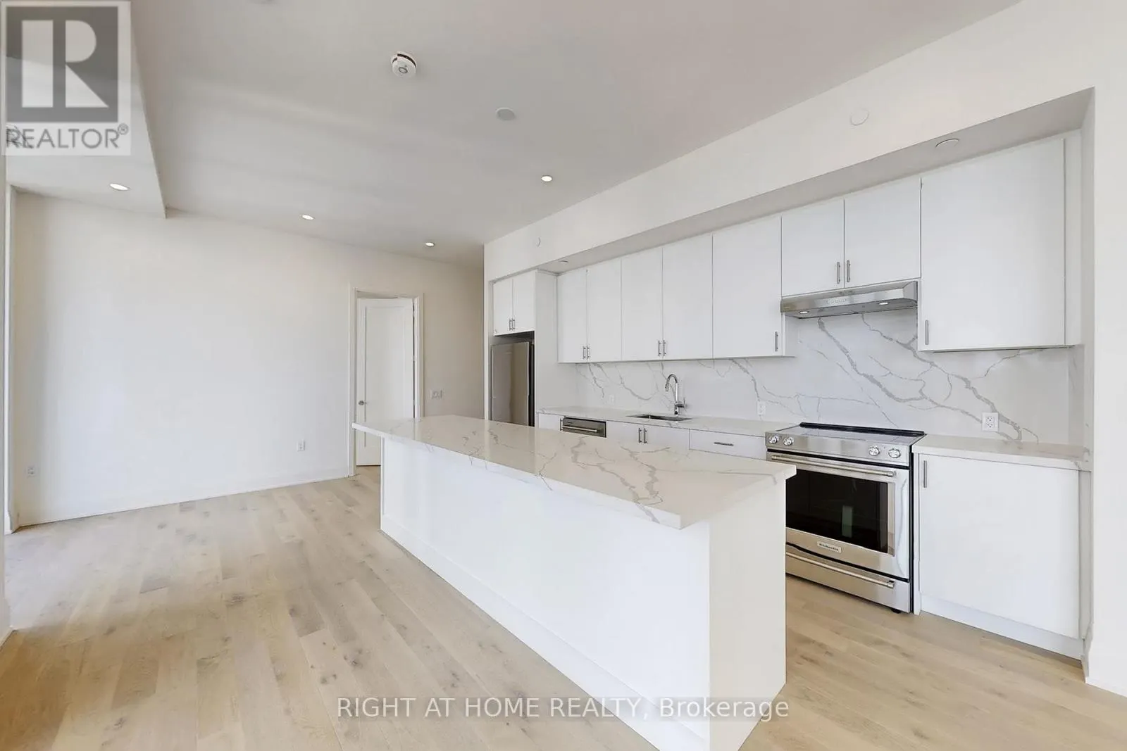 LPH106 - 8960 JANE STREET