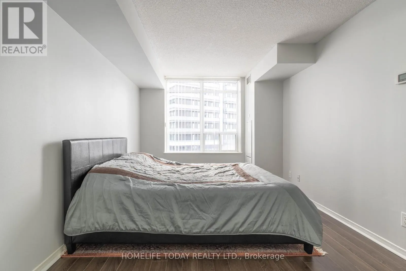 510 - 73 KING WILLIAM CRESCENT