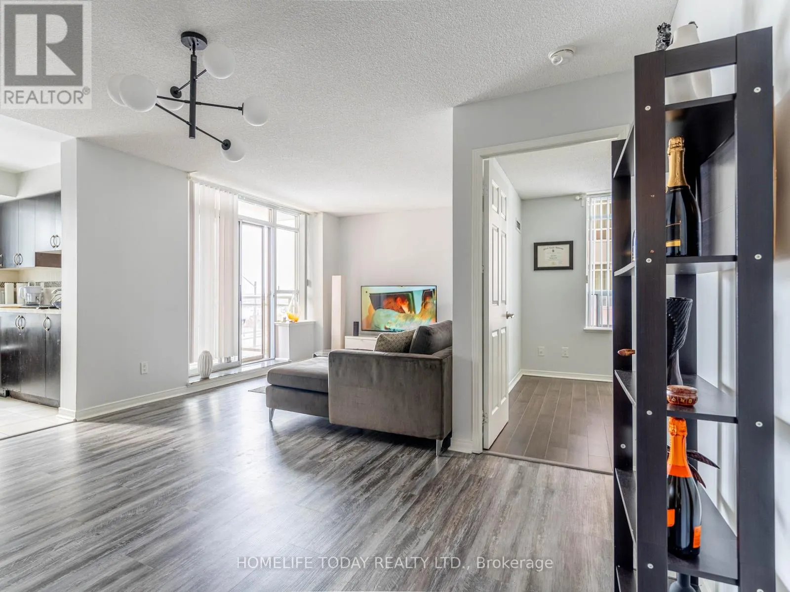 510 - 73 KING WILLIAM CRESCENT