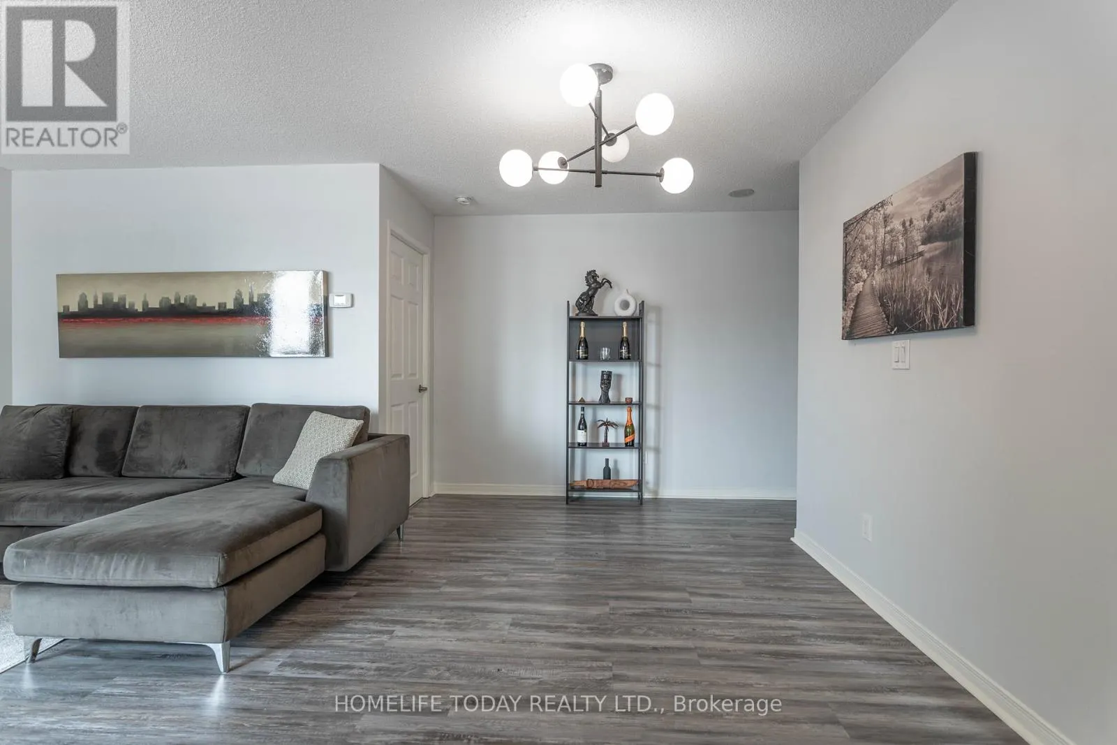 510 - 73 KING WILLIAM CRESCENT