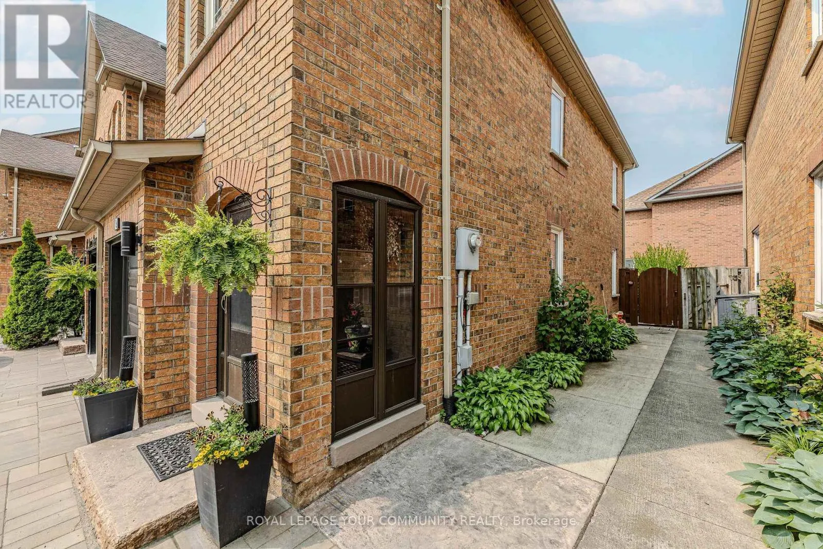 78 TANIA CRESCENT