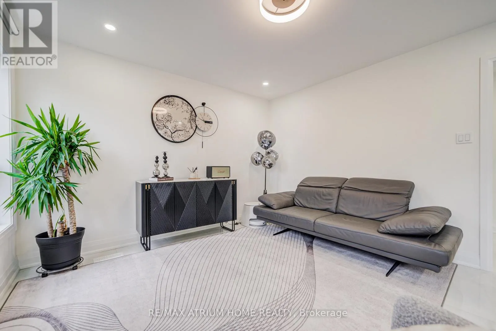 37 LANDSDOWN CRESCENT