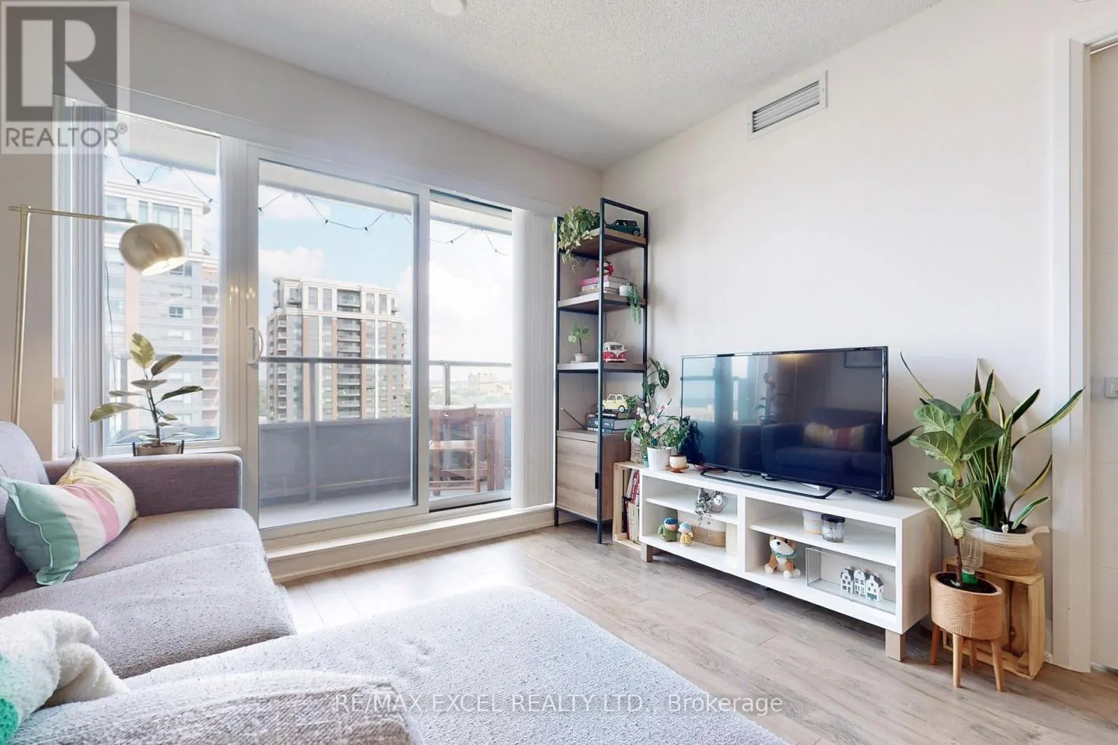 1603 - 18 UPTOWN DRIVE
