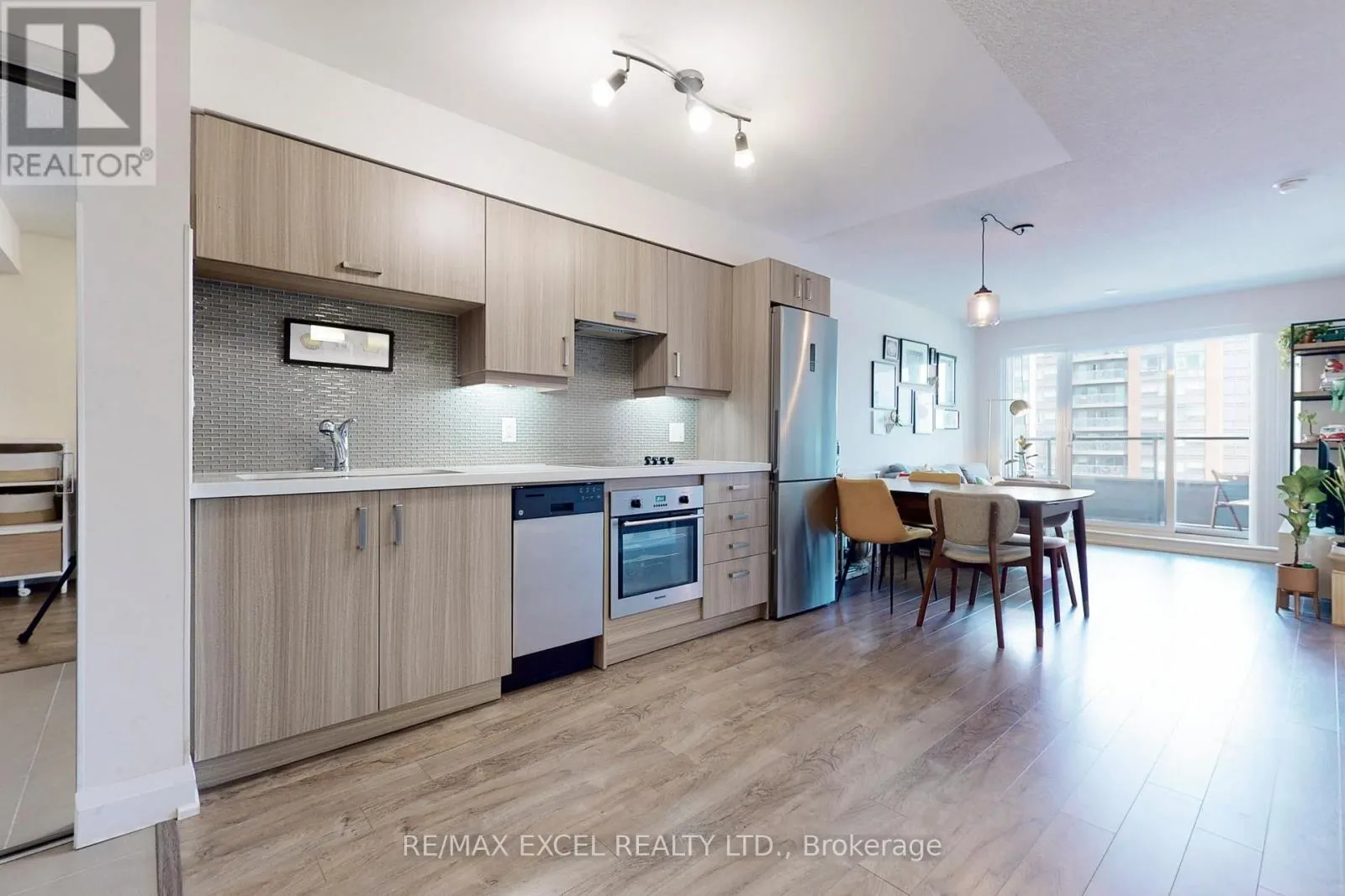 1603 - 18 UPTOWN DRIVE