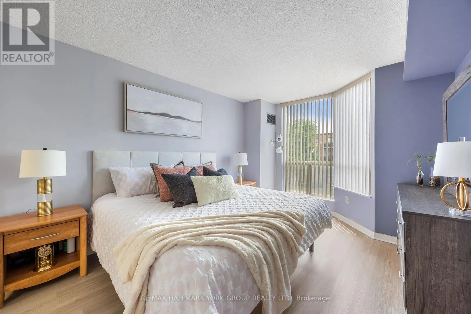 301 - 309 MAJOR MACKENZIE DRIVE