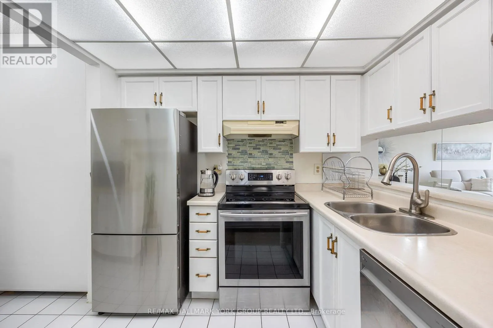 301 - 309 MAJOR MACKENZIE DRIVE