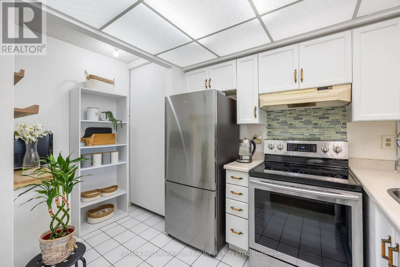 301 - 309 MAJOR MACKENZIE DRIVE
