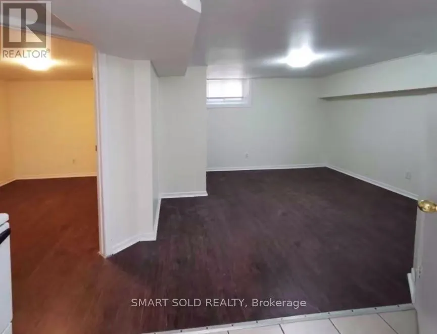 2 - 223 BROWNDALE CRES LOWER