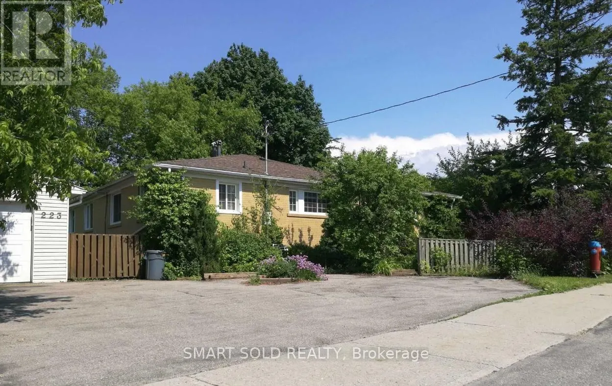 2 - 223 BROWNDALE CRES LOWER