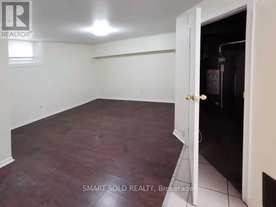 2 - 223 BROWNDALE CRES LOWER
