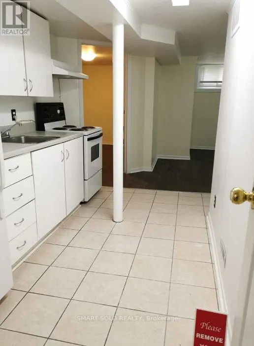 2 - 223 BROWNDALE CRES LOWER