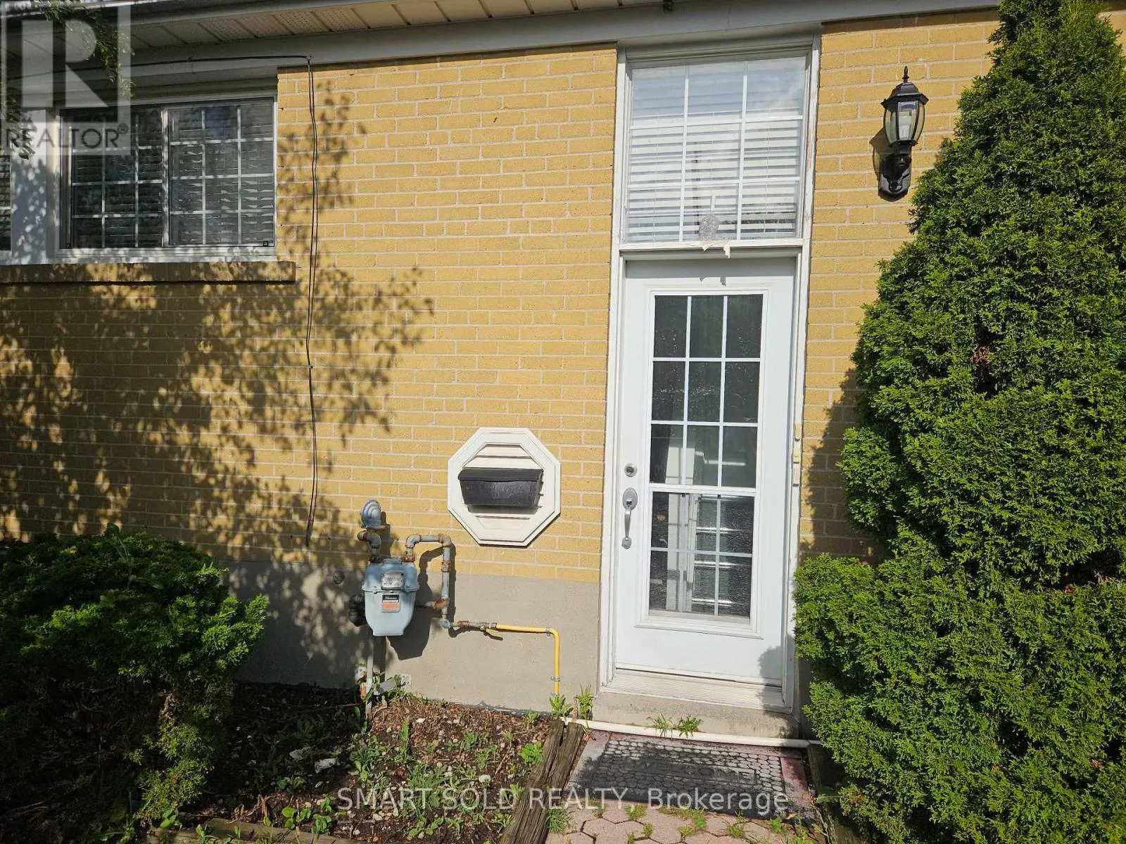 2 - 223 BROWNDALE CRES LOWER