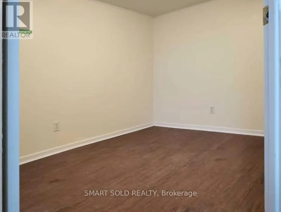 2 - 223 BROWNDALE CRES LOWER