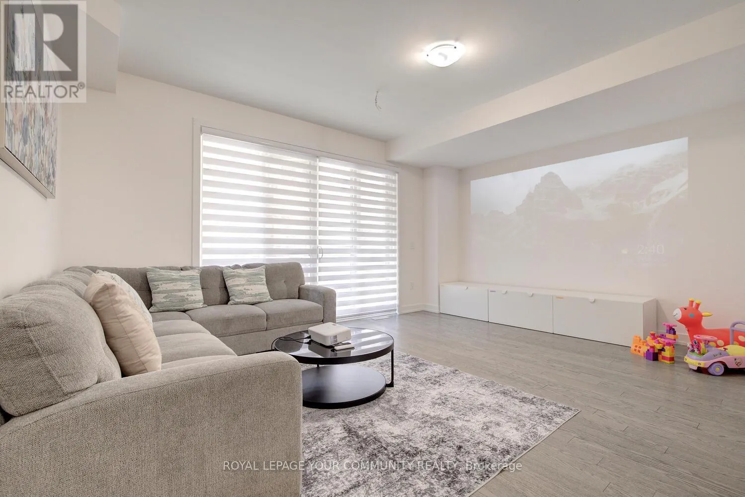 16 GLENNGARRY CRESCENT