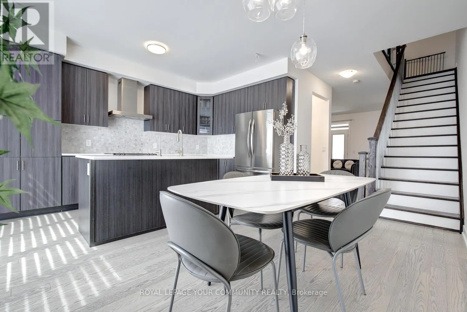 16 GLENNGARRY CRESCENT
