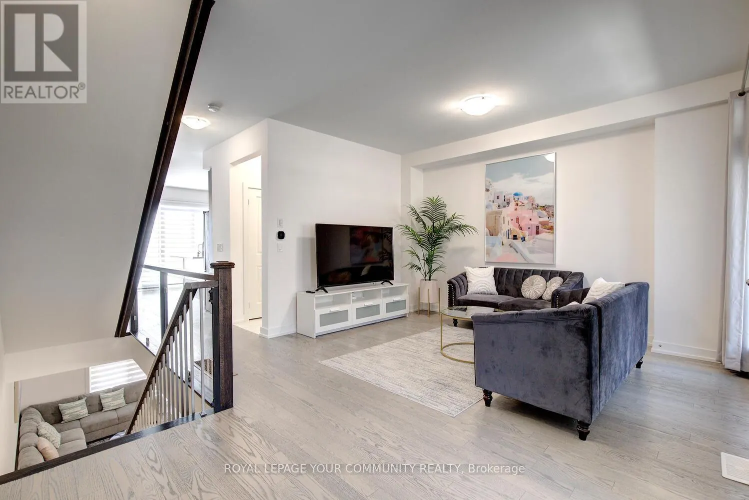 16 GLENNGARRY CRESCENT