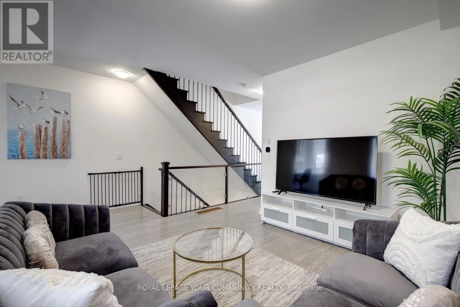 16 GLENNGARRY CRESCENT