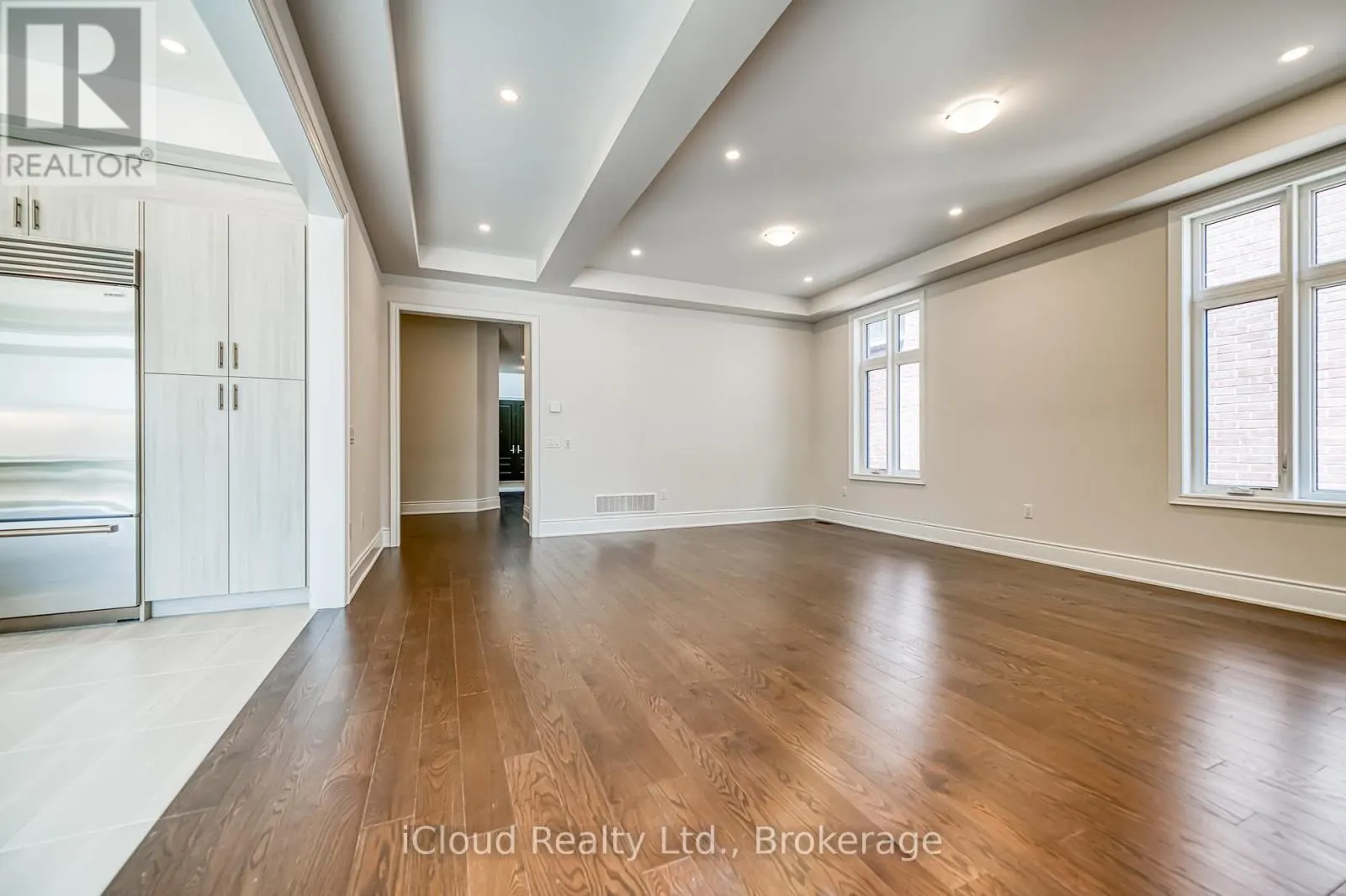 160 WINTHROP CRESCENT