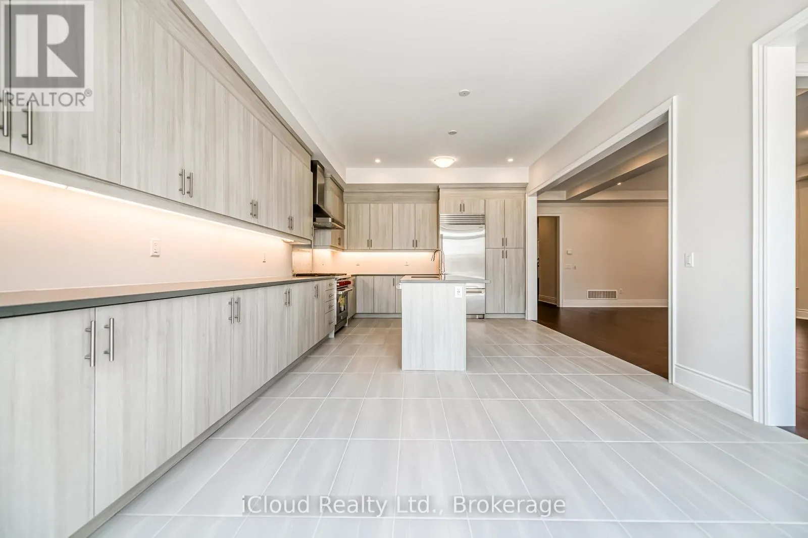 160 WINTHROP CRESCENT