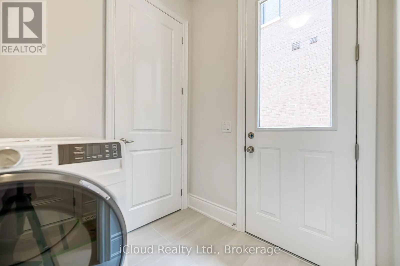 160 WINTHROP CRESCENT