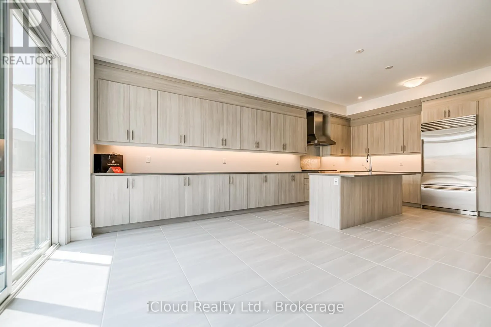 160 WINTHROP CRESCENT