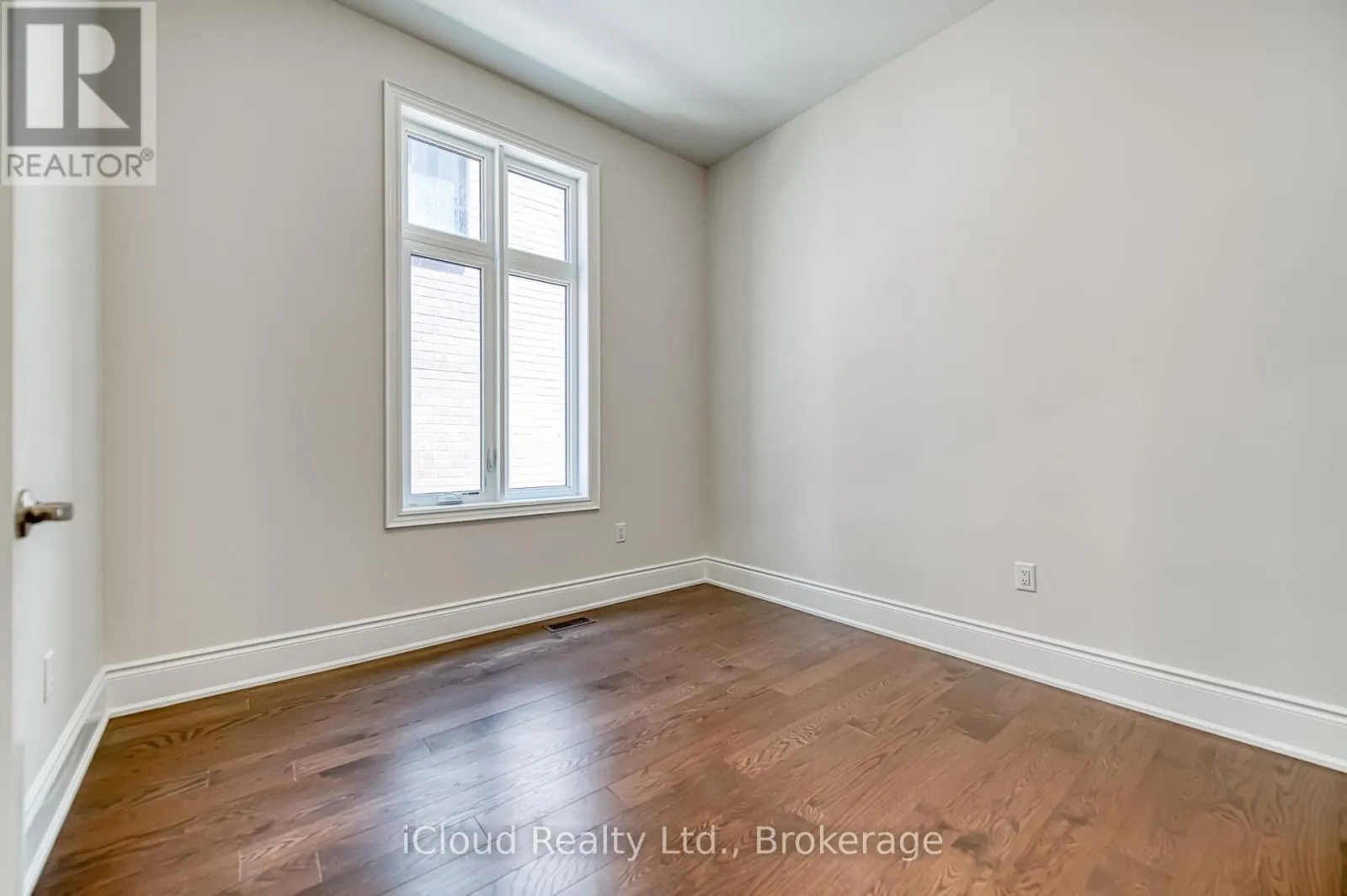160 WINTHROP CRESCENT
