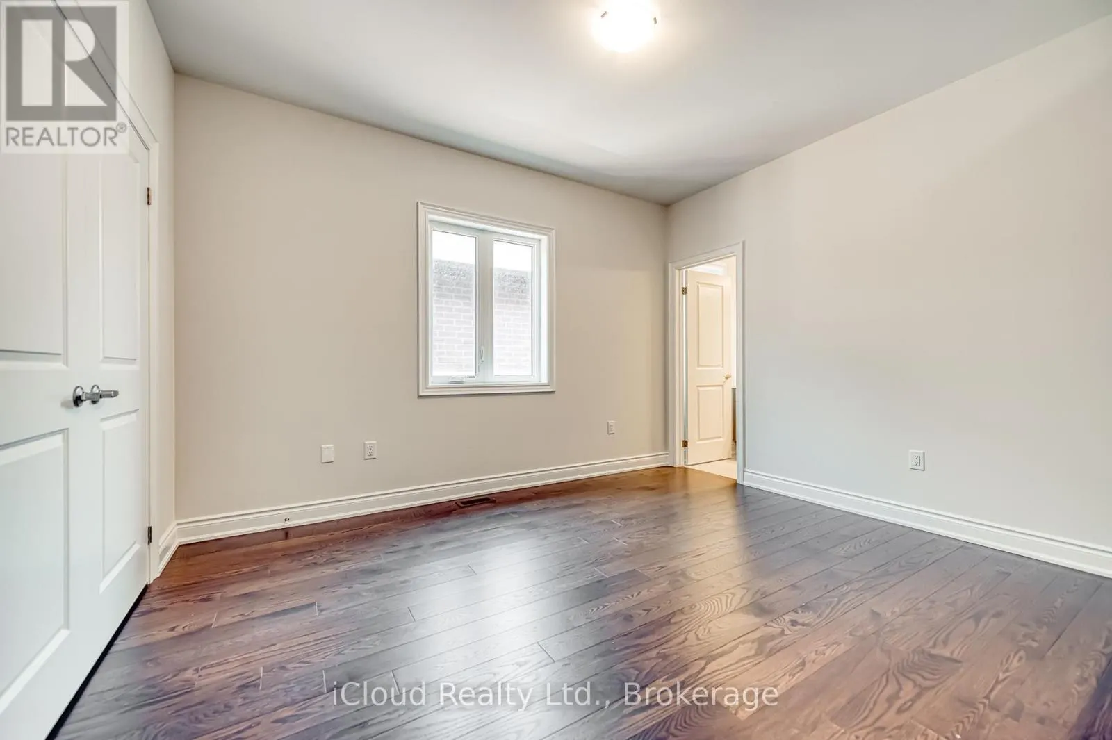 160 WINTHROP CRESCENT