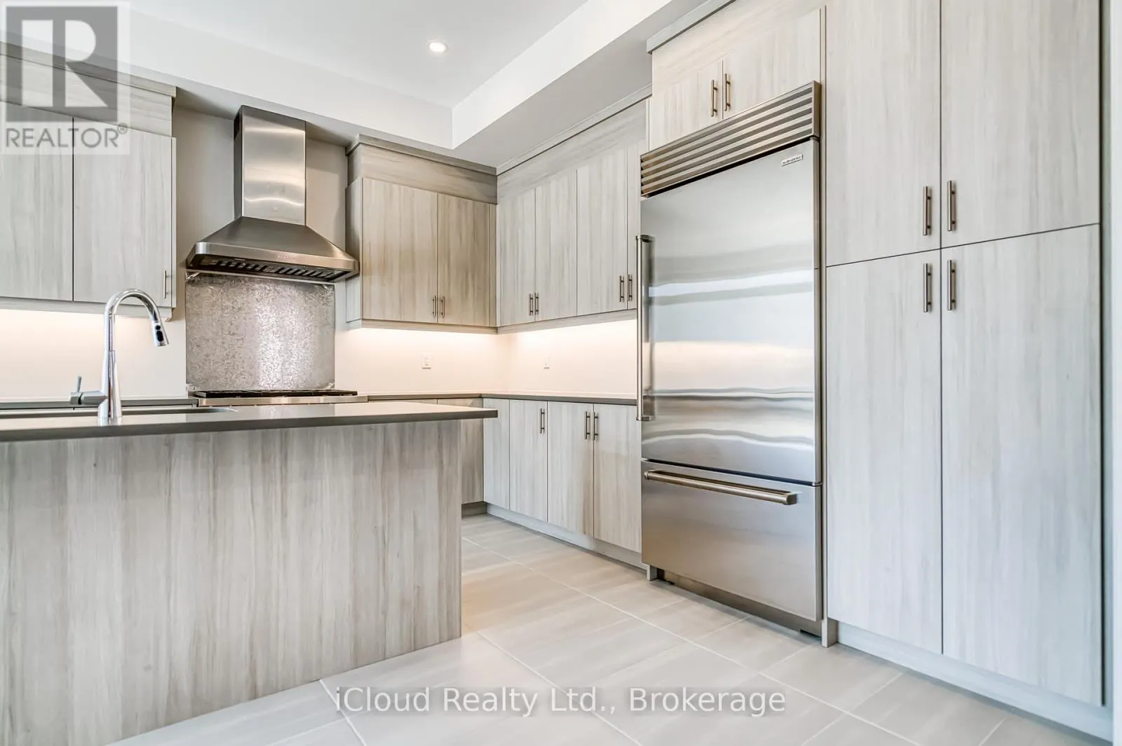 160 WINTHROP CRESCENT