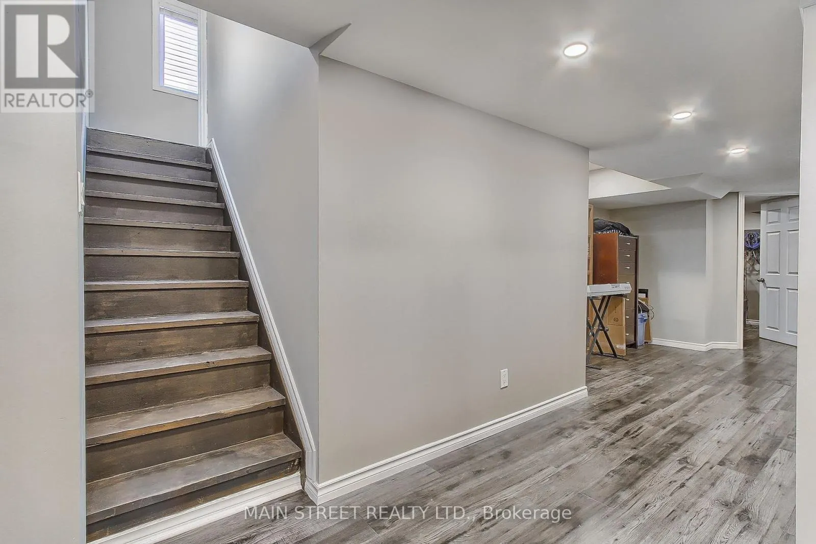 46 SILVERSTONE CRESCENT