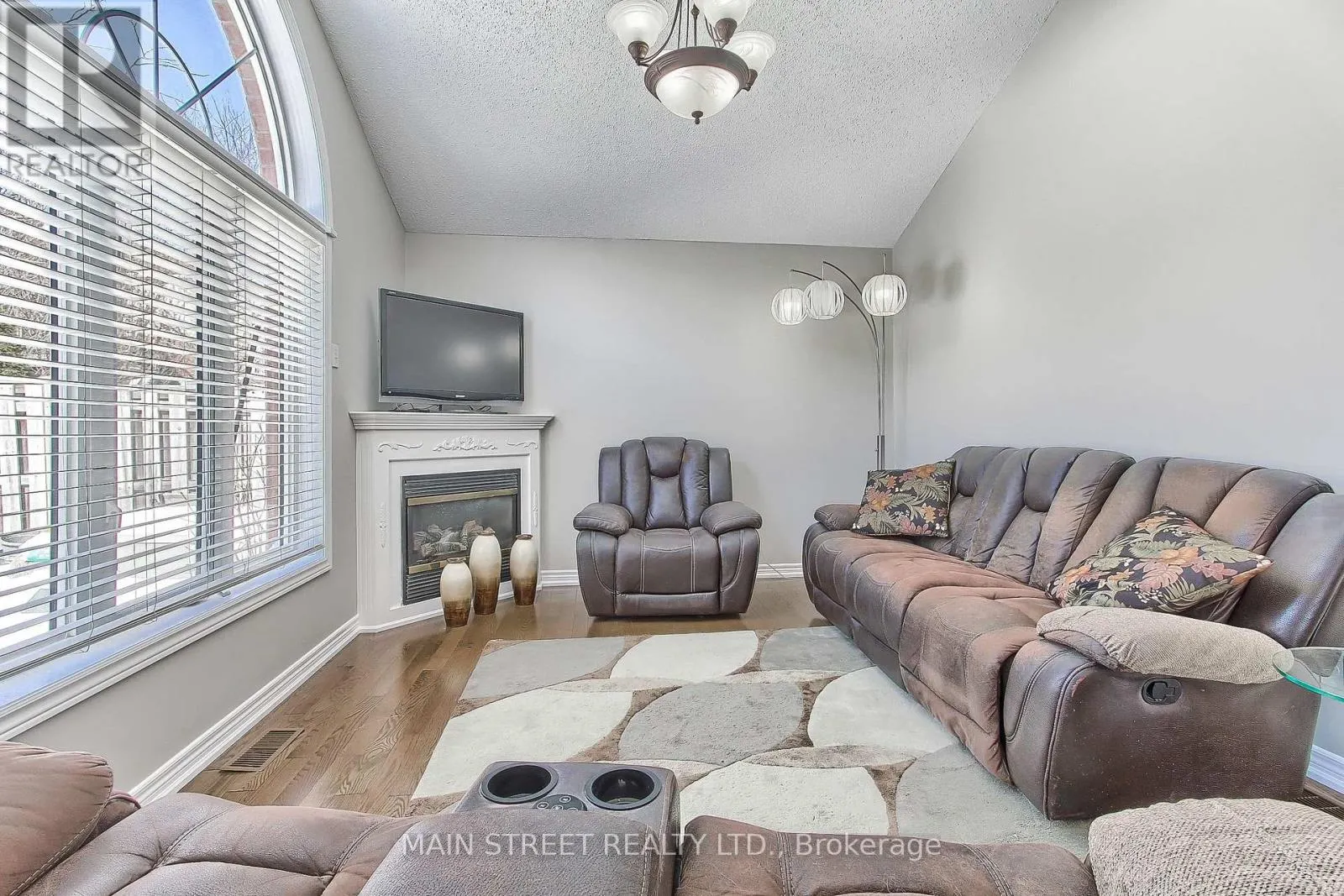 46 SILVERSTONE CRESCENT