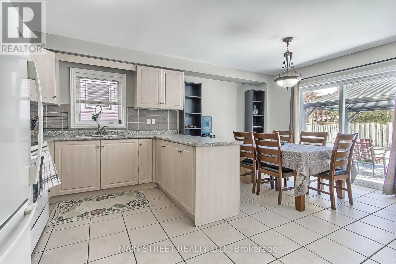 46 SILVERSTONE CRESCENT