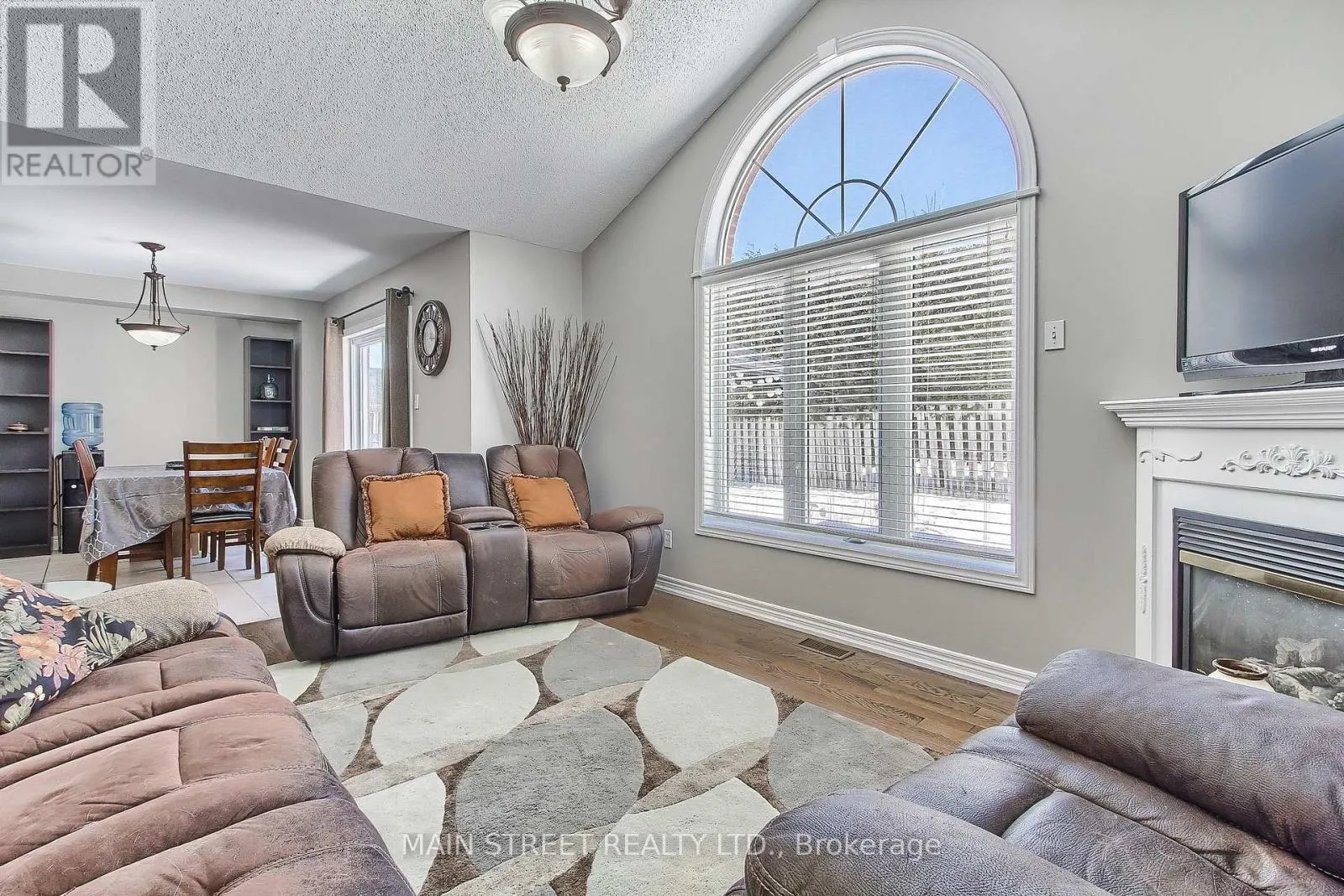 46 SILVERSTONE CRESCENT