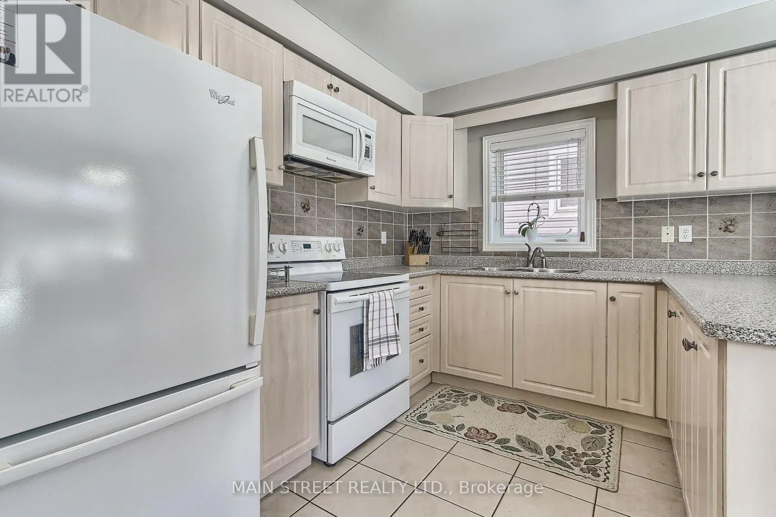 46 SILVERSTONE CRESCENT