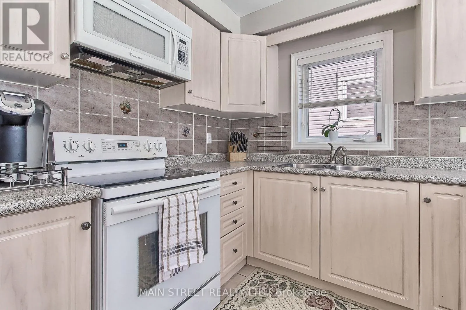 46 SILVERSTONE CRESCENT