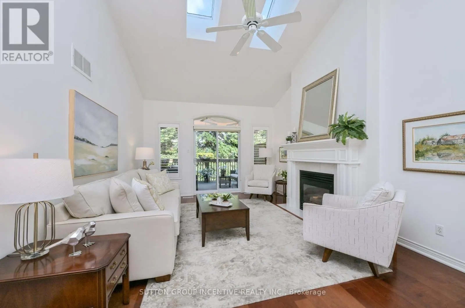 15 SUNSET BOULEVARD
