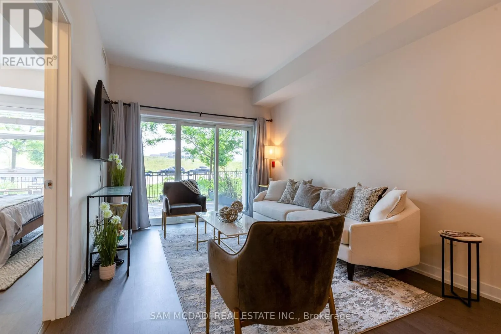 114 - 555 WILLIAM GRAHAM DRIVE